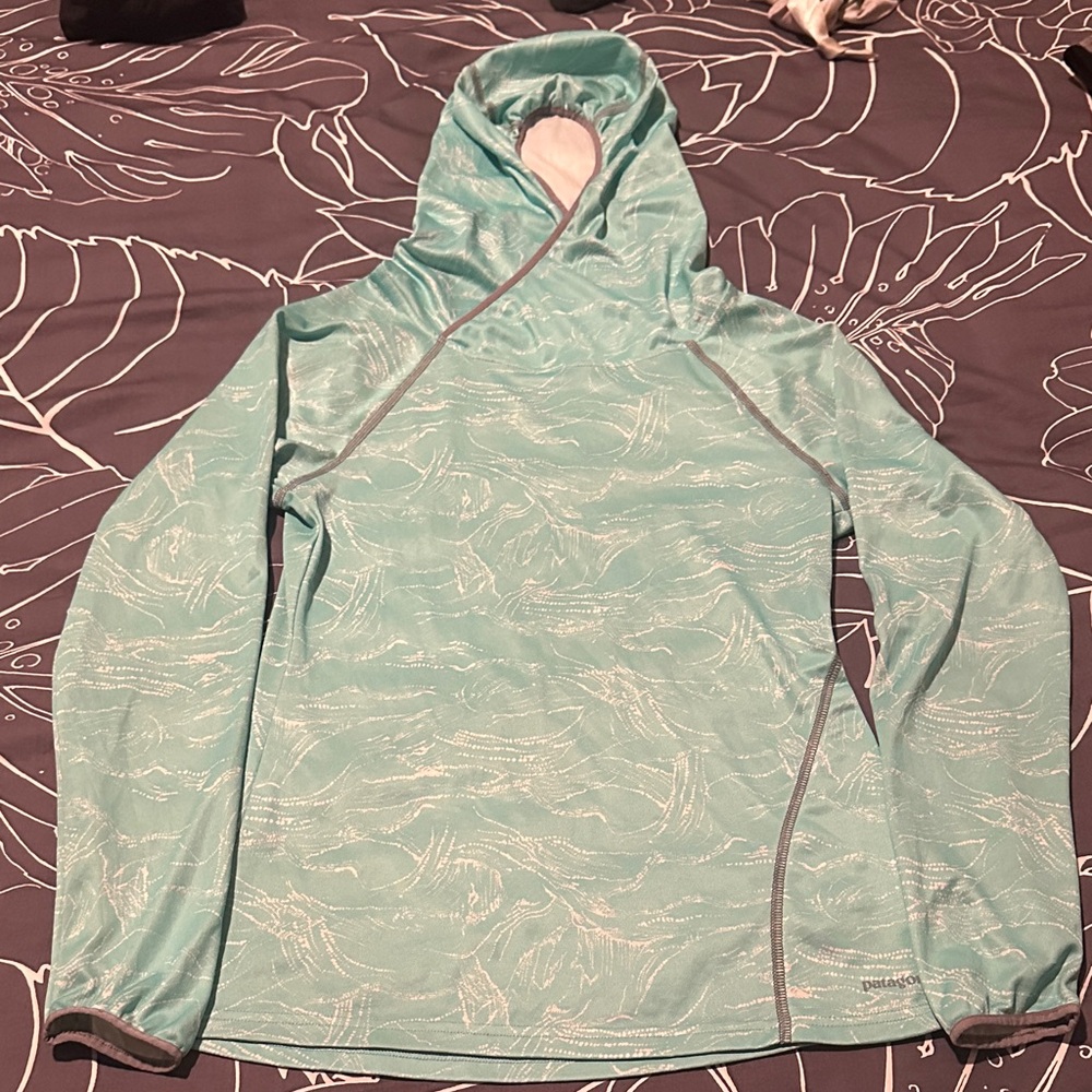 Patagonia Light Green Long Sleeve Hoodie Sunshirt - going soon! Make an offer!